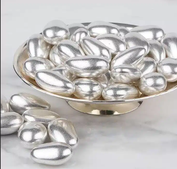 SILVER ALMOND CONFETTI